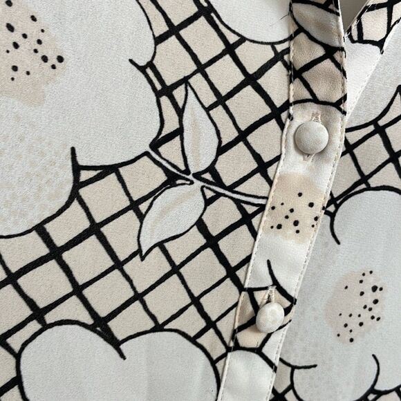 Express white/black/ivory floral print portifino button down blouse, XS slim - Picture 3 of 6